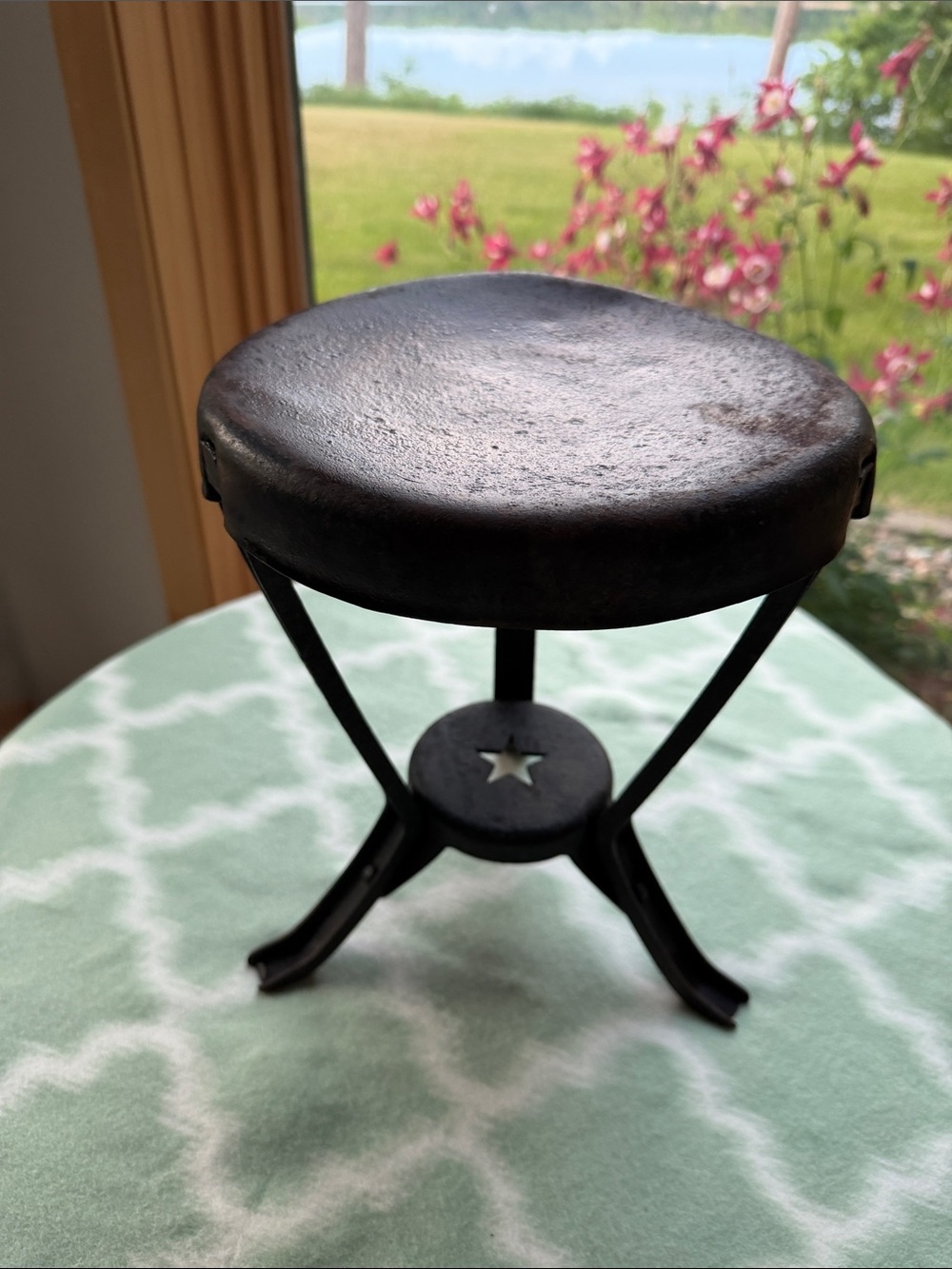 1900s antique Starline milking stool cast iron with star cutout - black and rust